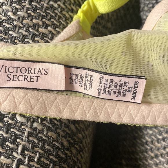 Victoria’s Secret very sexy lace bra 34DD - Picture 5 of 9